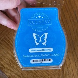 Scentsy Honeymoon Hideaway